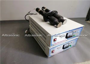 フィルムまたはペーパー連続的な接合のための超音波不織布の溶接機